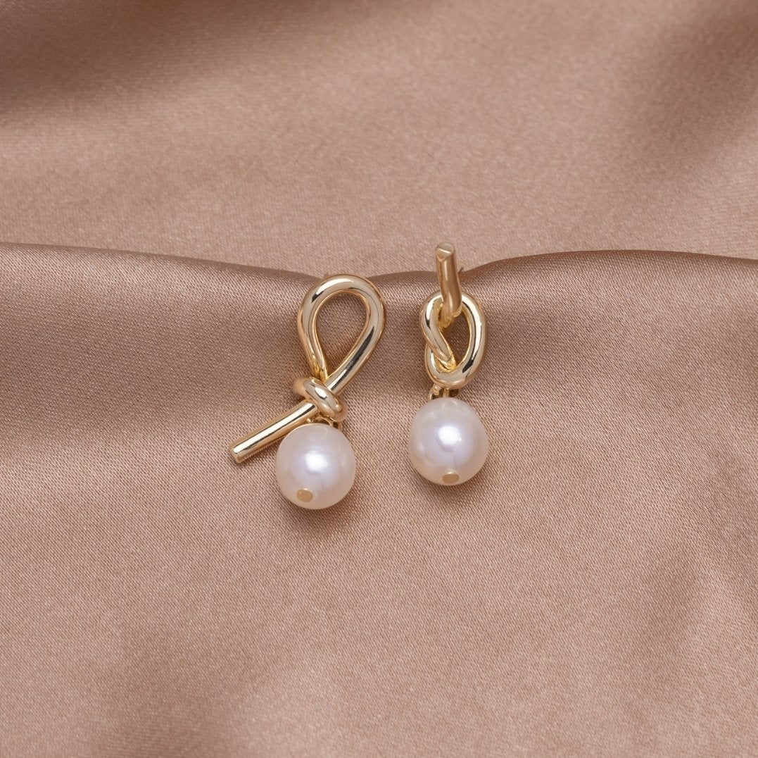 Knotted Gold Freshwater Earrings